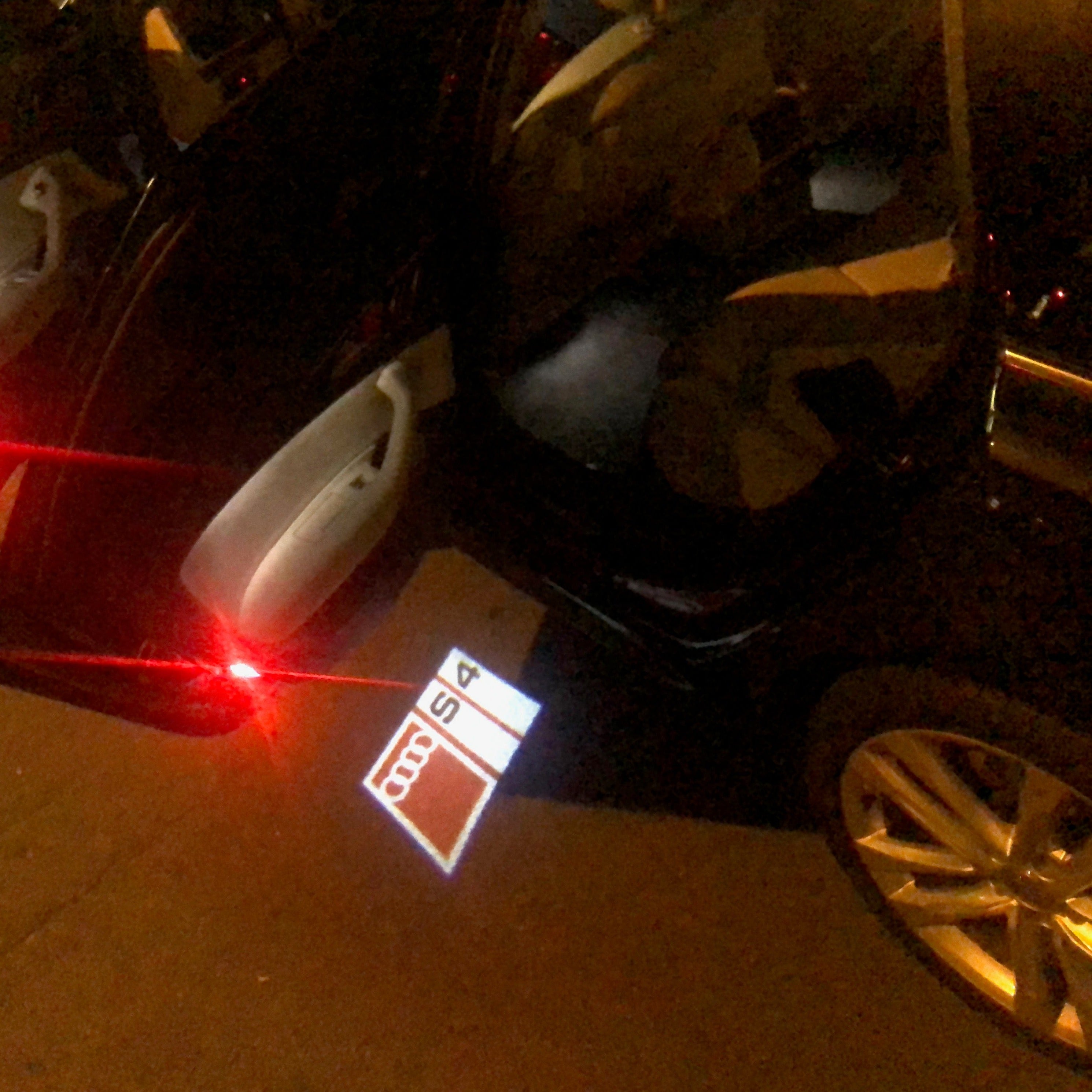 AUDI LOGO PROJECTOT LIGHTS Nr.151 (Menge 1 = 2 Logofolien /2 Türleuchten)