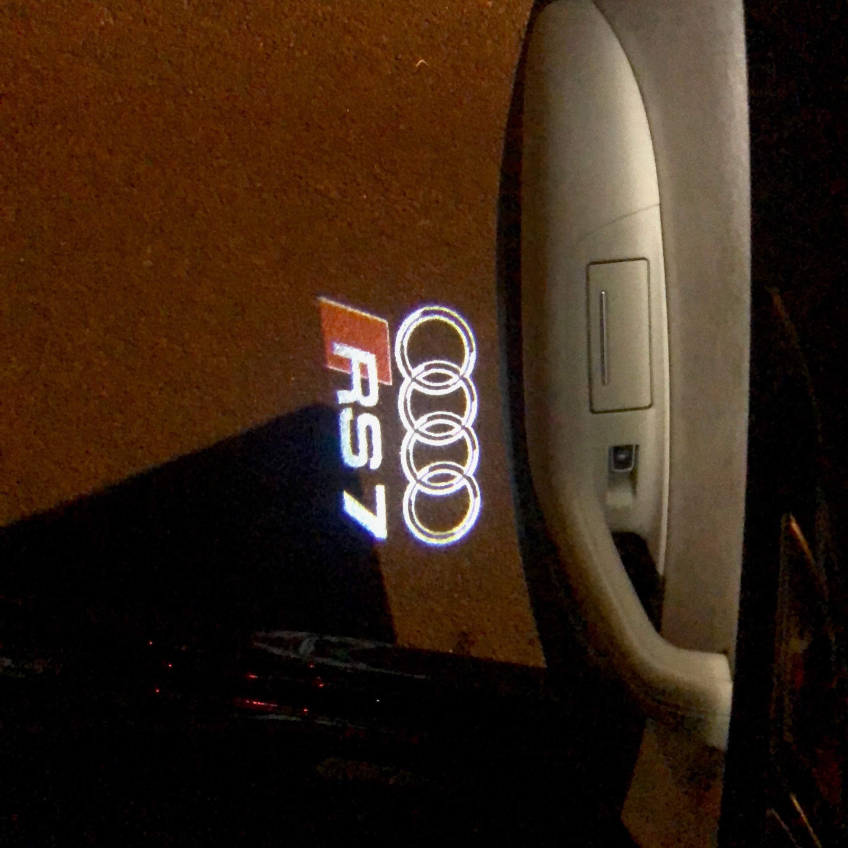 AUDI LOGO PROJECTOT LIGHTS Nr.138 (Menge 1 = 2 Logofolien /2 Türleuchten)