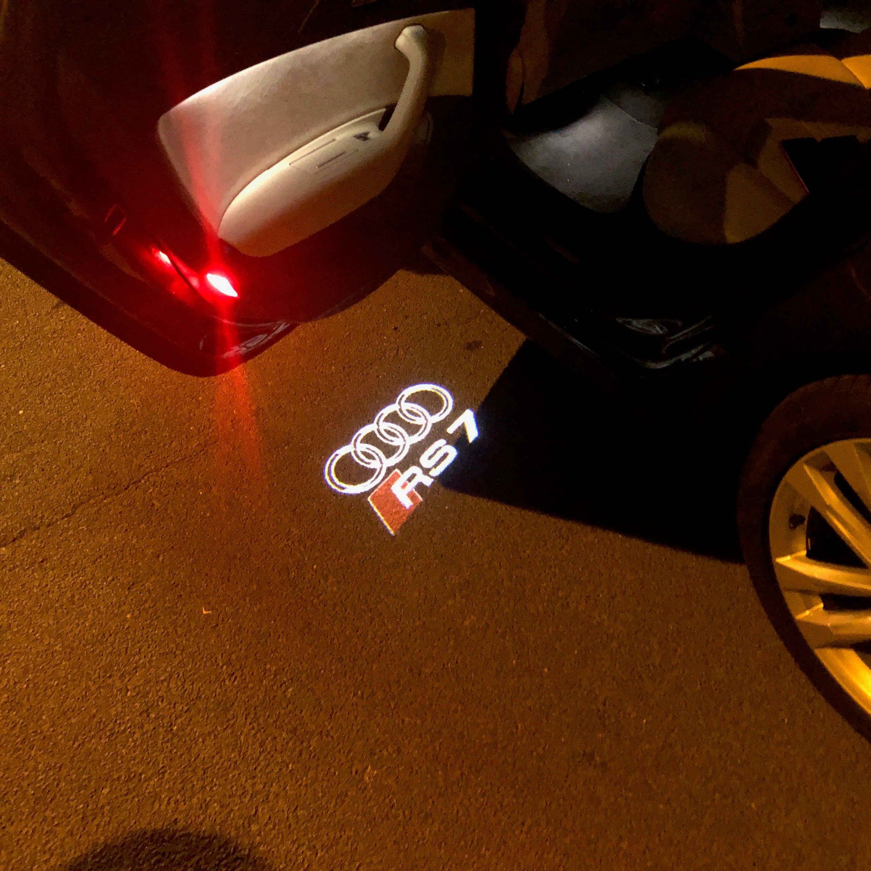 AUDI LOGO PROJECTOT LIGHTS Nr.138 (Menge 1 = 2 Logofolien /2 Türleuchten)