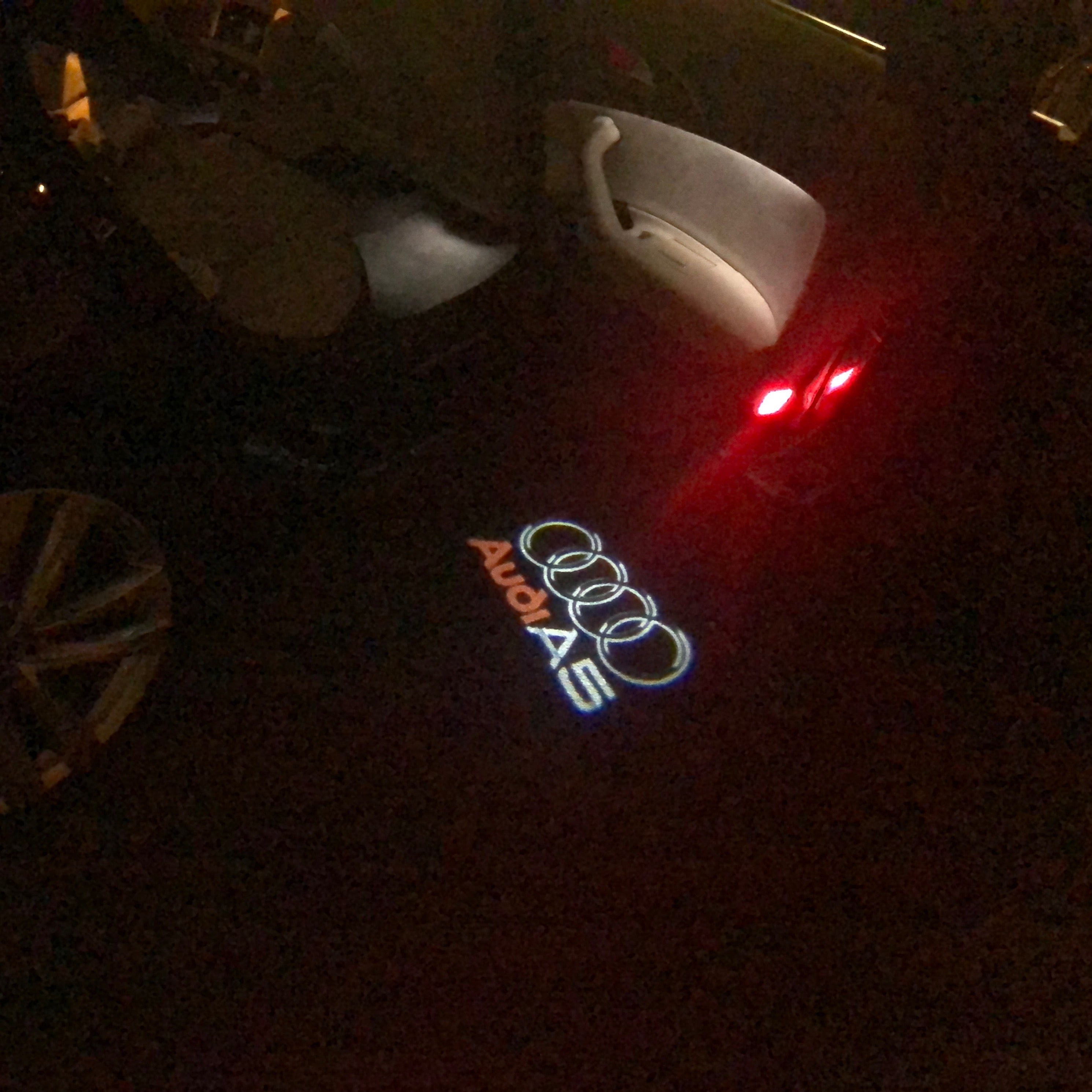 AUDI LOGO PROJECTOT LIGHTS Nr.43 (Menge 1 = 2 Logofolien /2 Türleuchten)