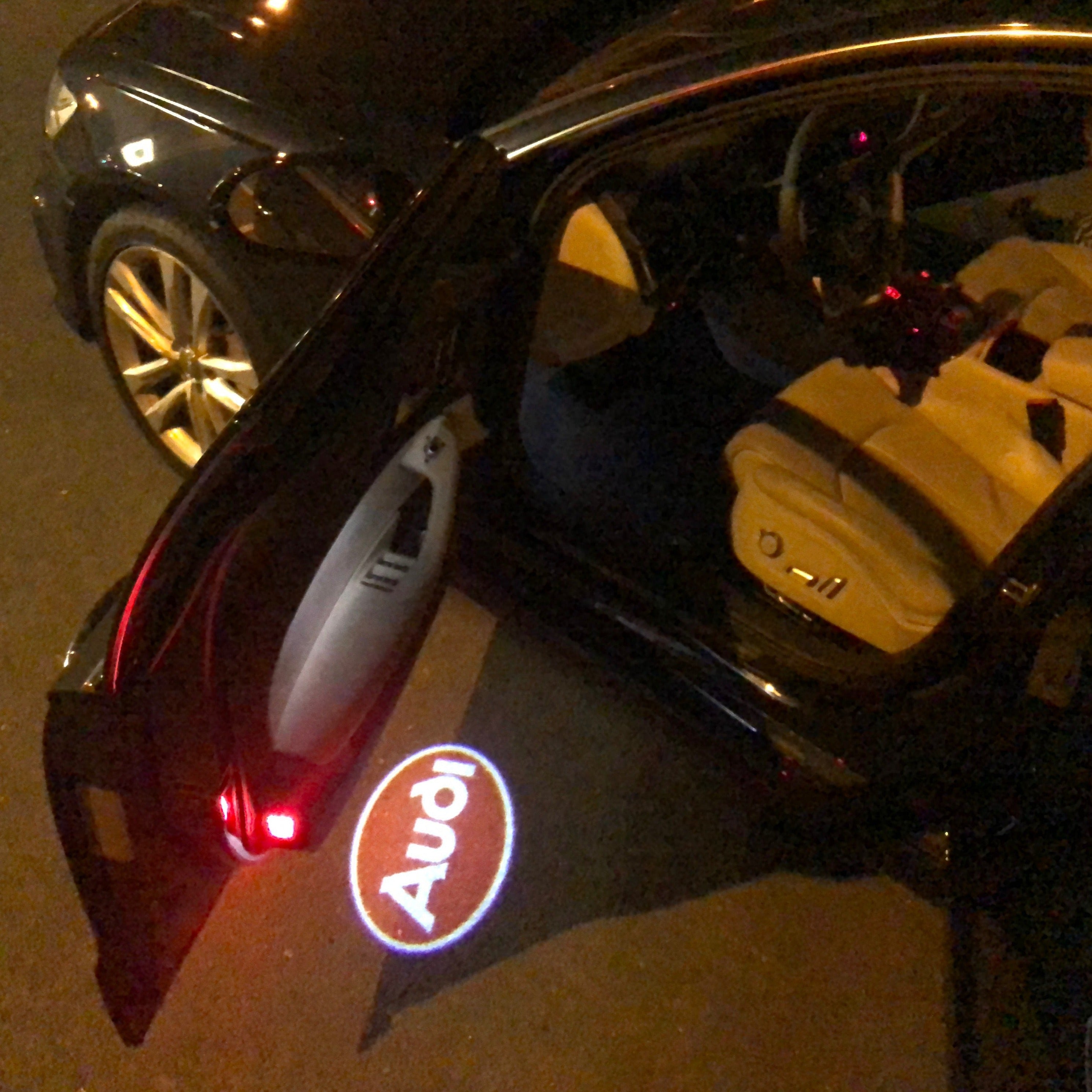 AUDI LOGO PROJECTOT LIGHTS Nr.114 (الكمية 1 = 2 Logo Films /2 أضواء الباب)