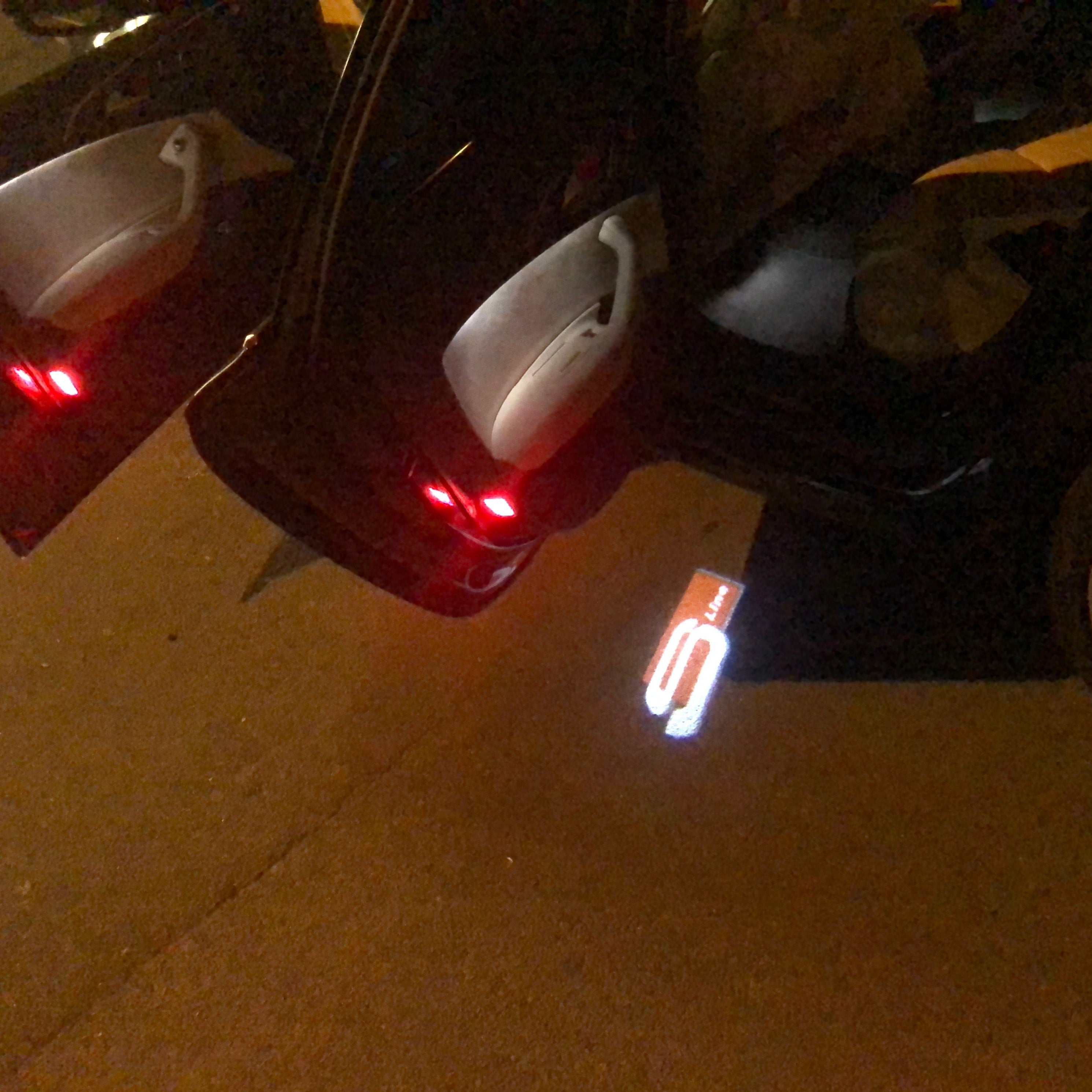 أضواء جهاز عرض شعار AUDI عدد 109 (الكمية 1 = 2 فيلم شعار / 2 أضواء باب)