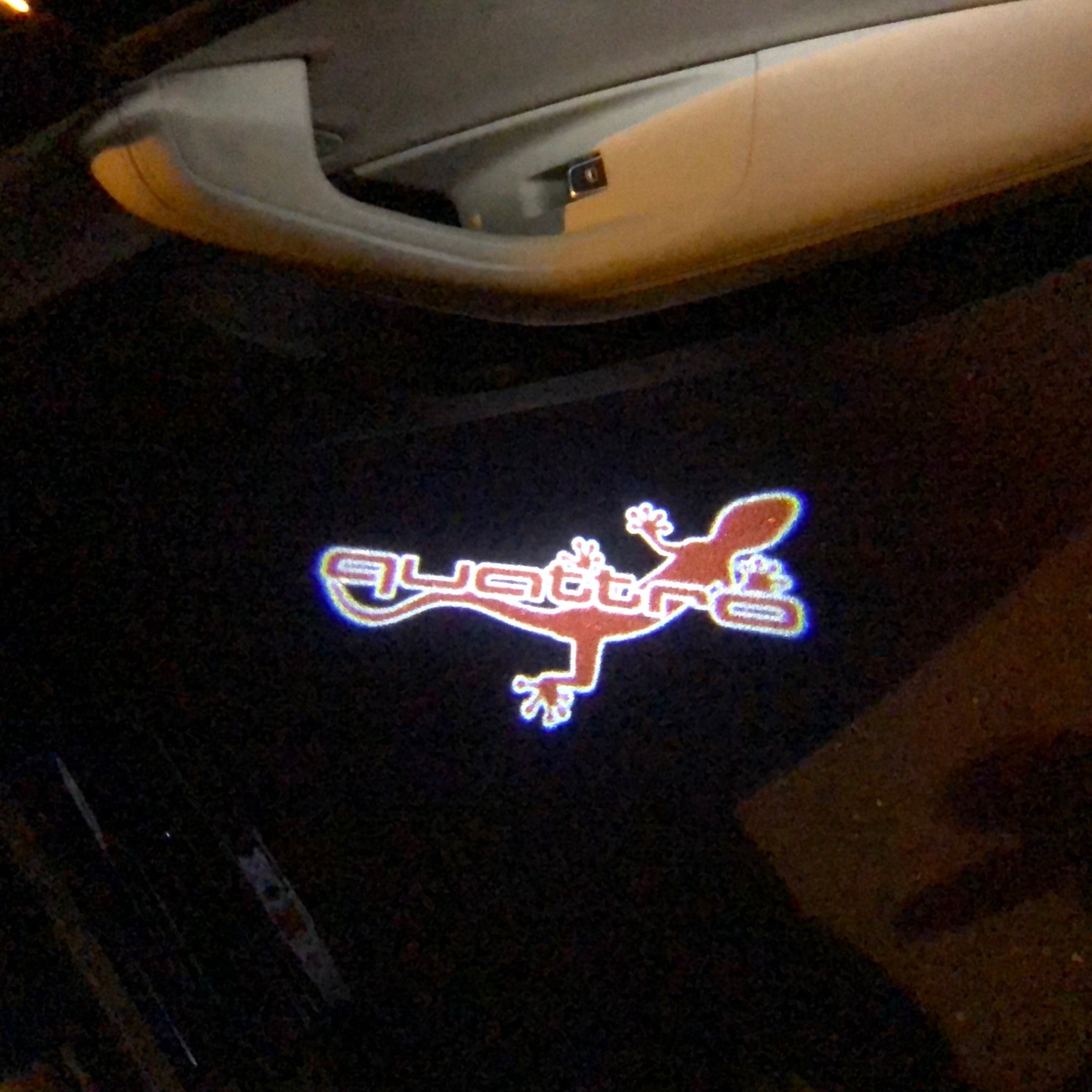 AUDI QUATTRO GECKO LOGO PROJECTOT LIGHTS Nr.63 (quantità 1 = 2 Logo Films /2 luci porta)