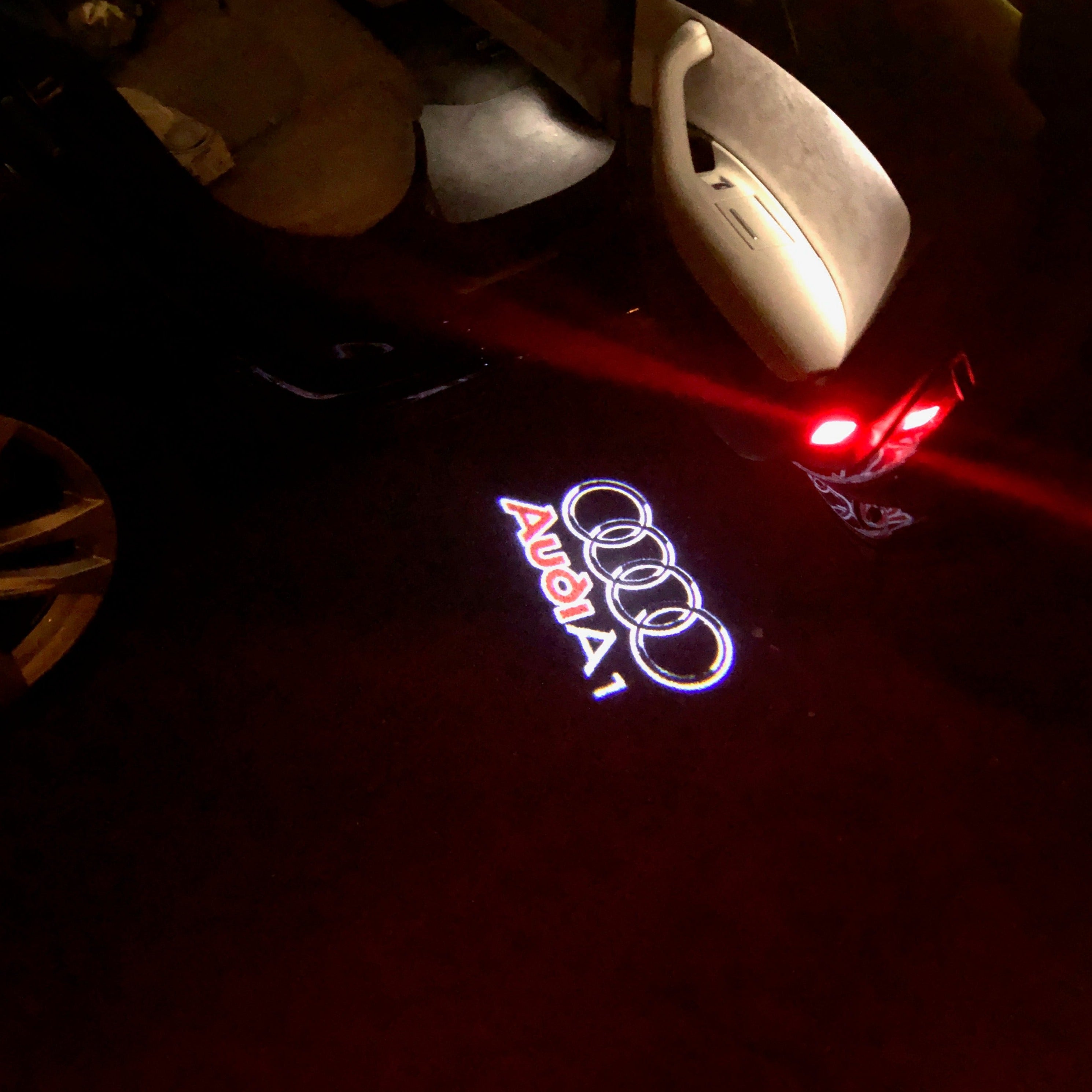 AUDI LOGO PROJECTOT LIGHTS Nr.125 (quantité 1 = 2 Logo Films /2 feux de porte)