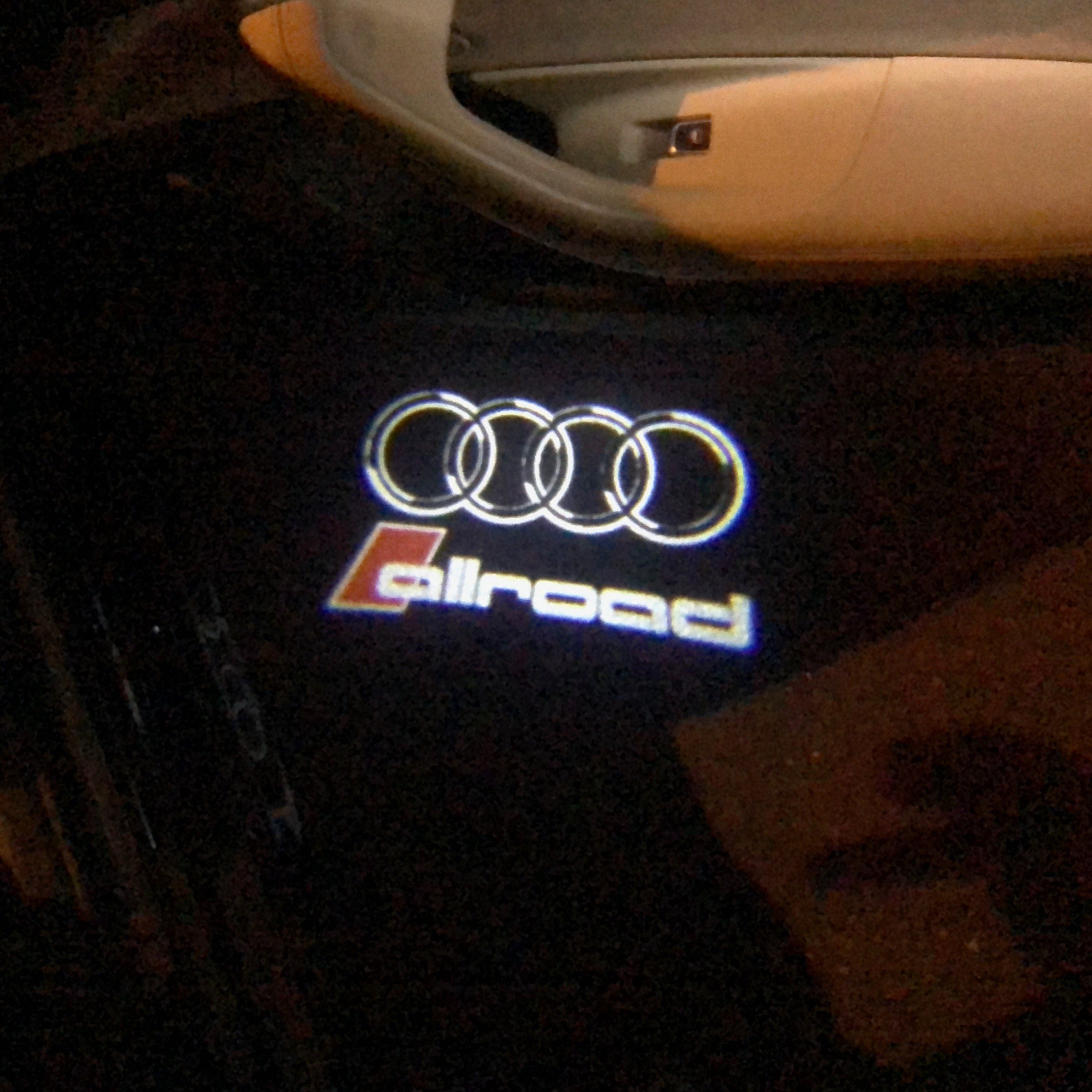 AUDI LOGO PROJECTOT LIGHTS Nr.146 (Menge 1 = 2 Logofolien /2 Türleuchten)