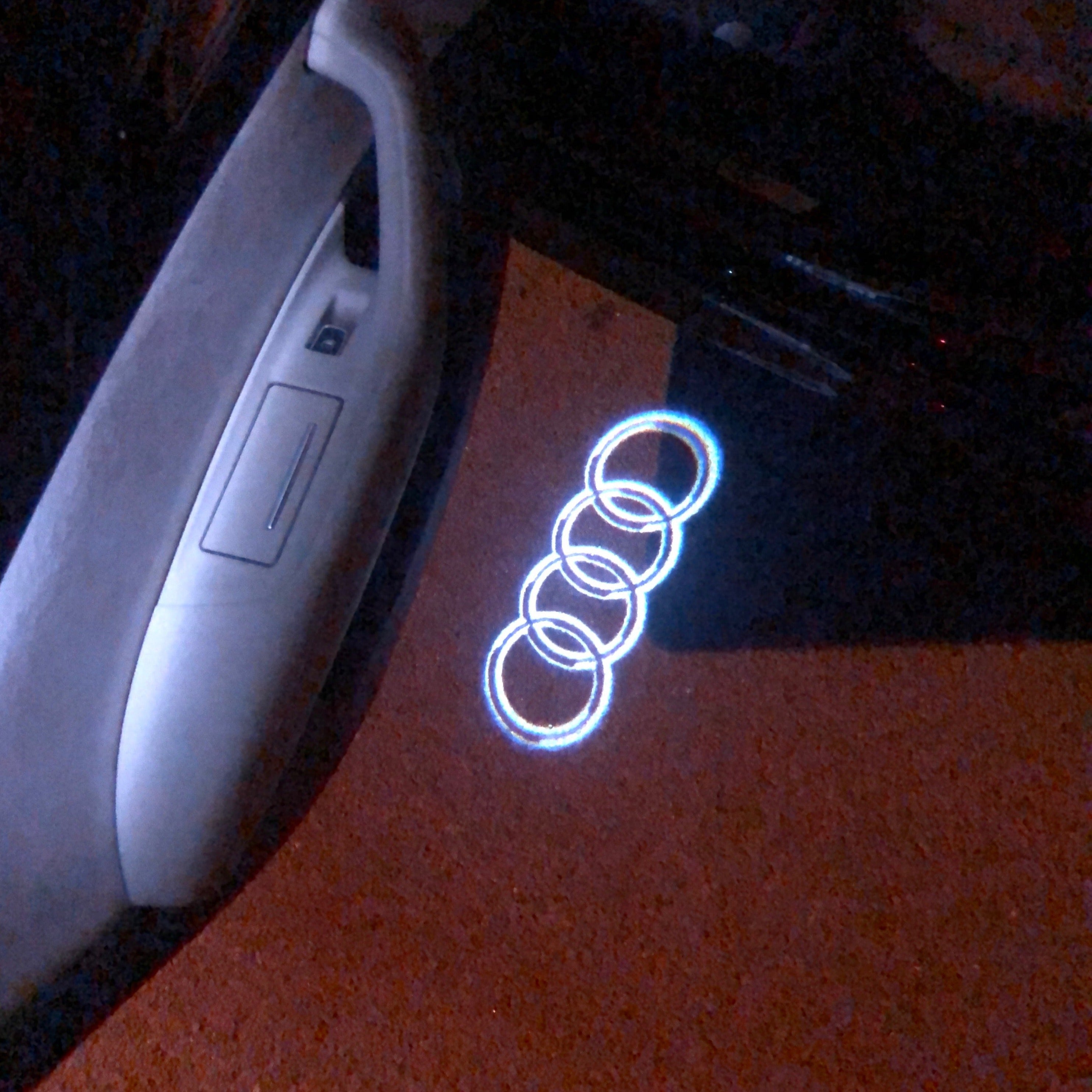 AUDI RING LOGO PROJECTOT LIGHTS Nr.09 (Menge 1 = 2 Logofolien /2 Türleuchten)