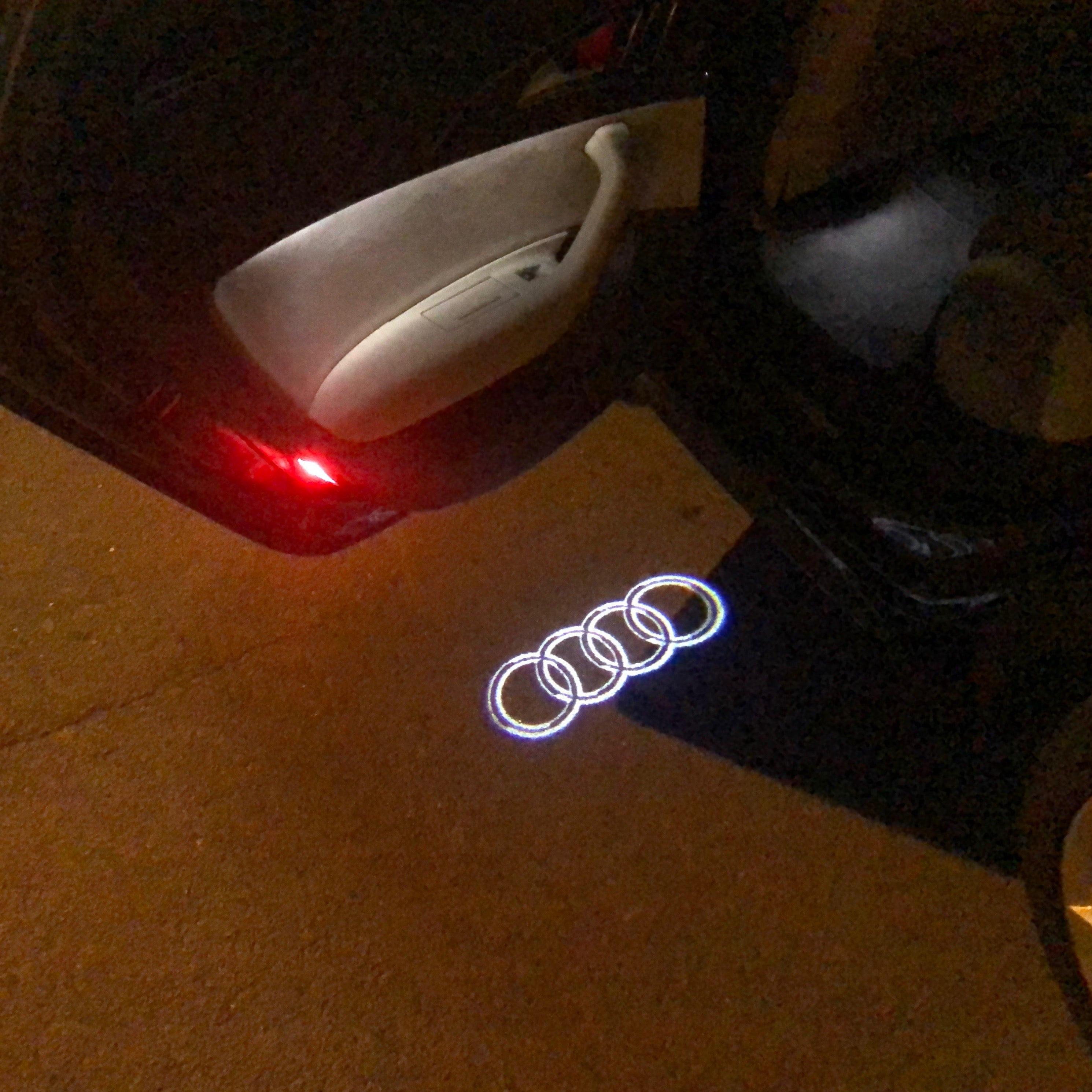 AUDI RING LOGO PROJECTOT LIGHTS Nr.09 (Menge 1 = 2 Logofolien /2 Türleuchten)