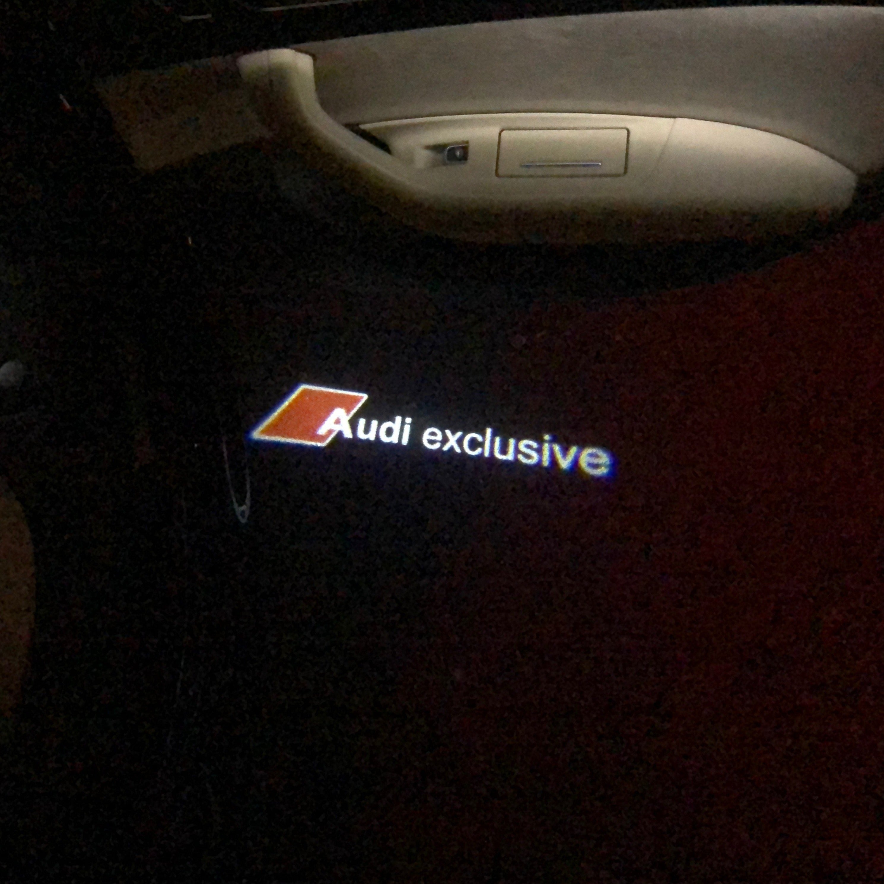 AUDI LOGO PROJECTOT LIGHTS Nr.70 (Menge 1 = 2 Logo Folien /2 Türleuchten)