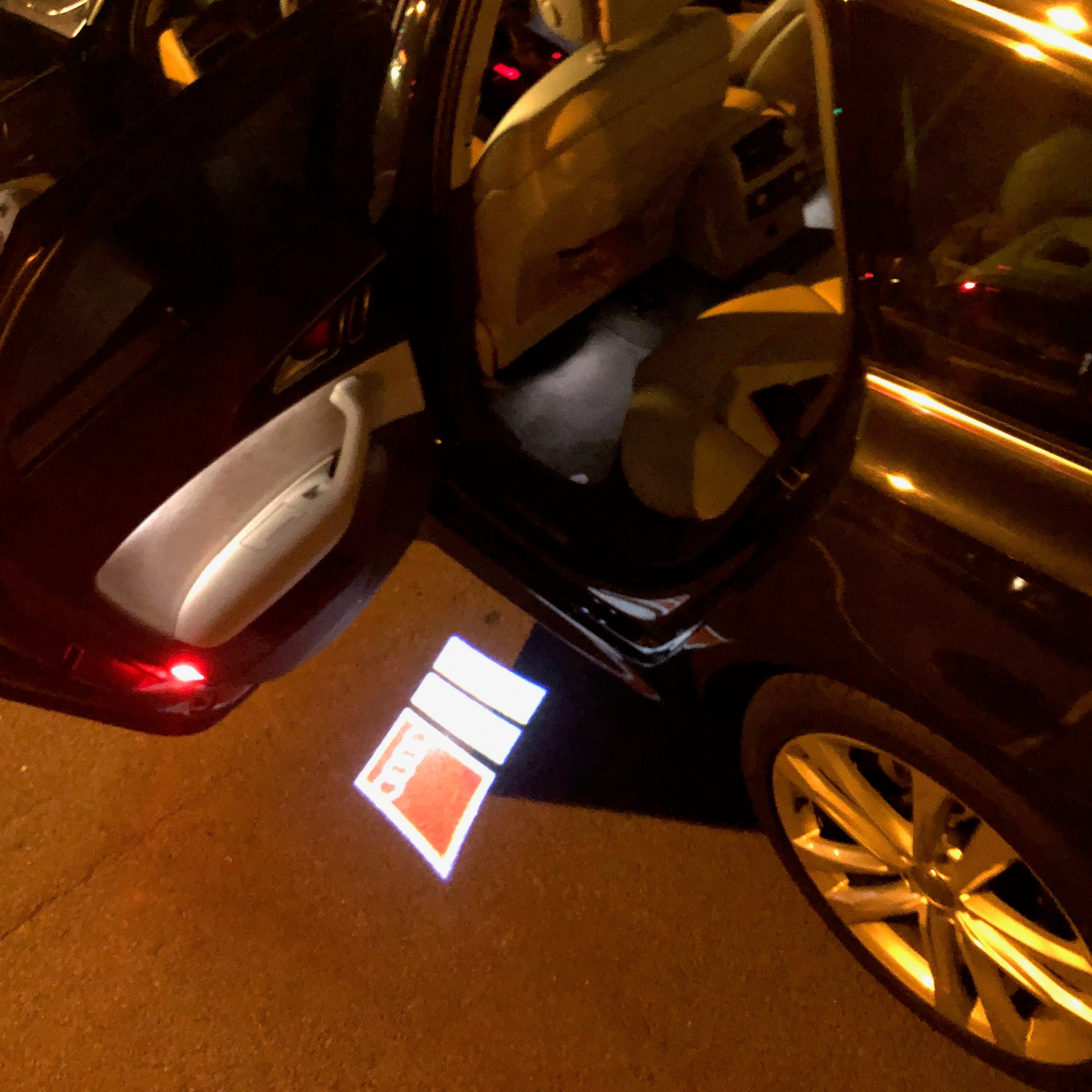 AUDI LOGO PROJECTOT LIGHTS Nr.103 (Menge 1 = 2 Logofolien /2 Türleuchten)