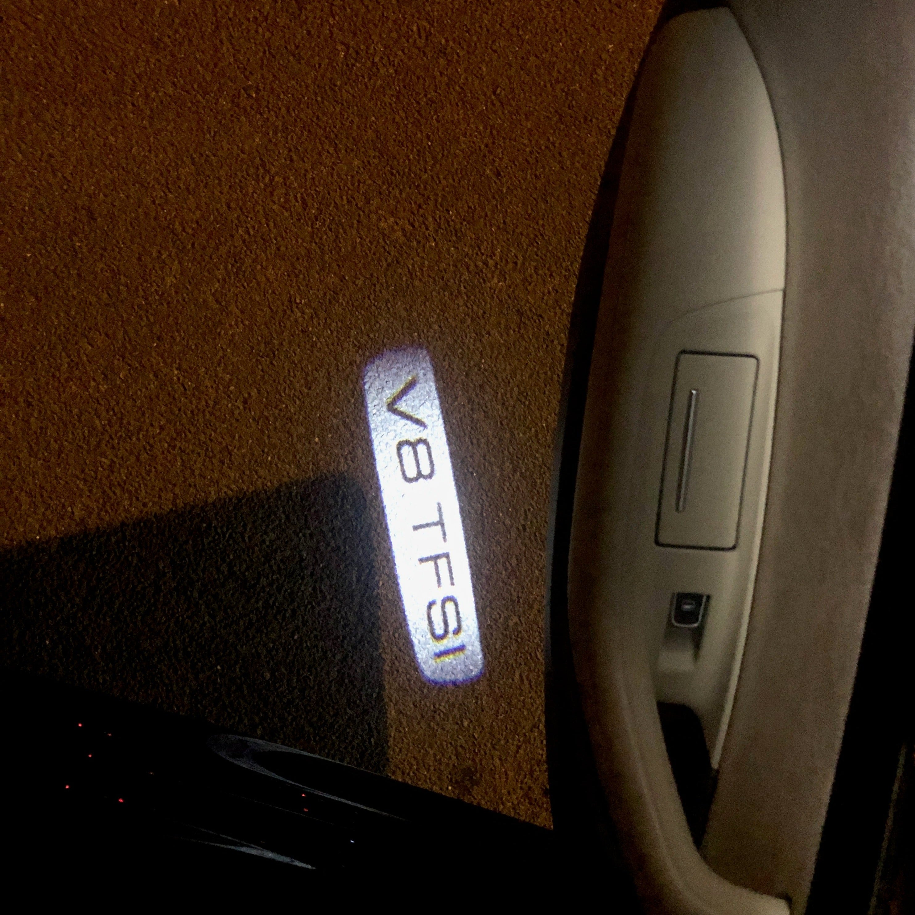 AUDI LOGO PROJECTOT LIGHTS Nr.106 (الكمية 1 = 2 Logo Films /2 أضواء الباب)
