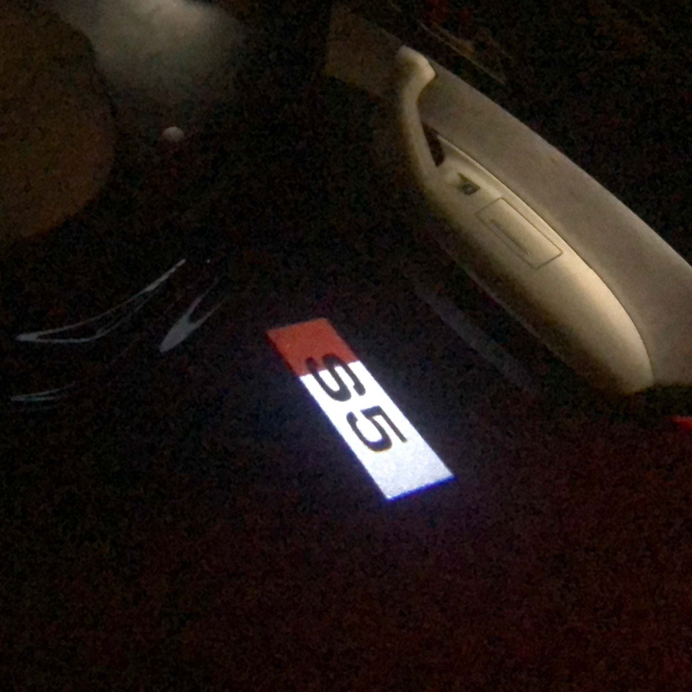 AUDI LOGO PROJECTOT LIGHTS Nr.132 (quantità 1 = 2 Logo Films /2 luci porta)
