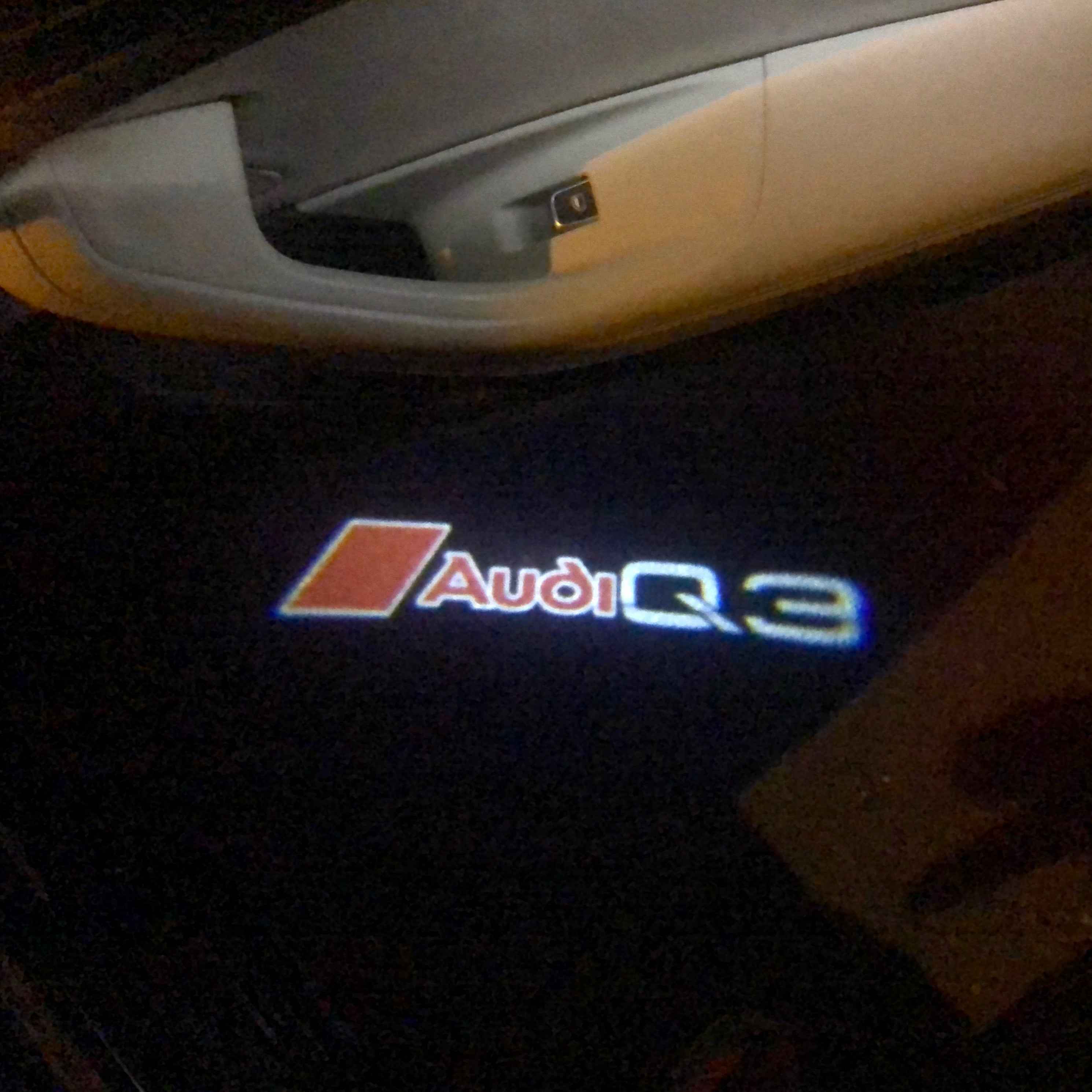 AUDI LOGO PROJECTOT LIGHTS Nr.90 (quantité 1 = 2 Logo Films /2 feux de porte)