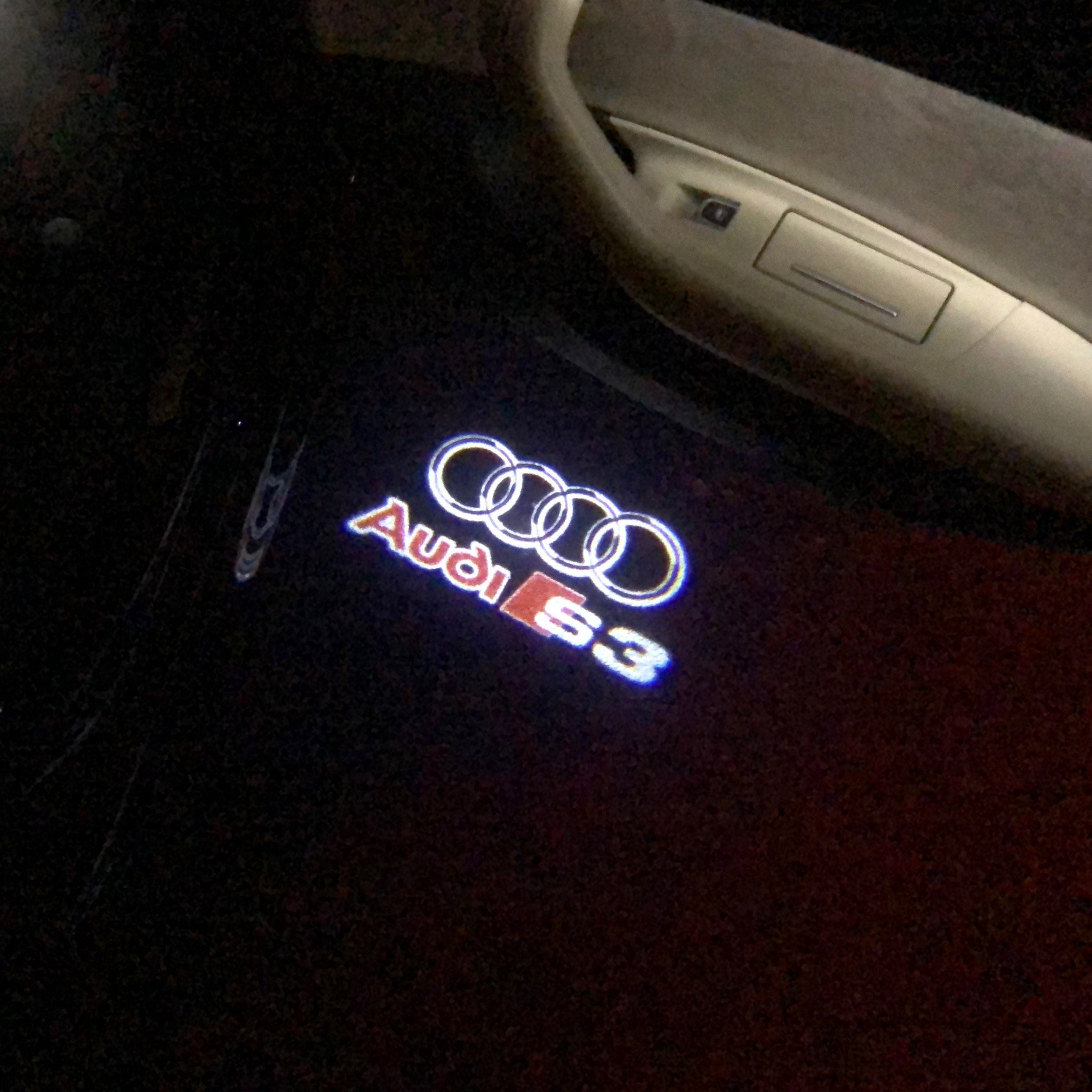 AUDI LOGO PROJECTOT LIGHTS Nr.33 (Menge 1 = 2 Logofolien /2 Türleuchten)