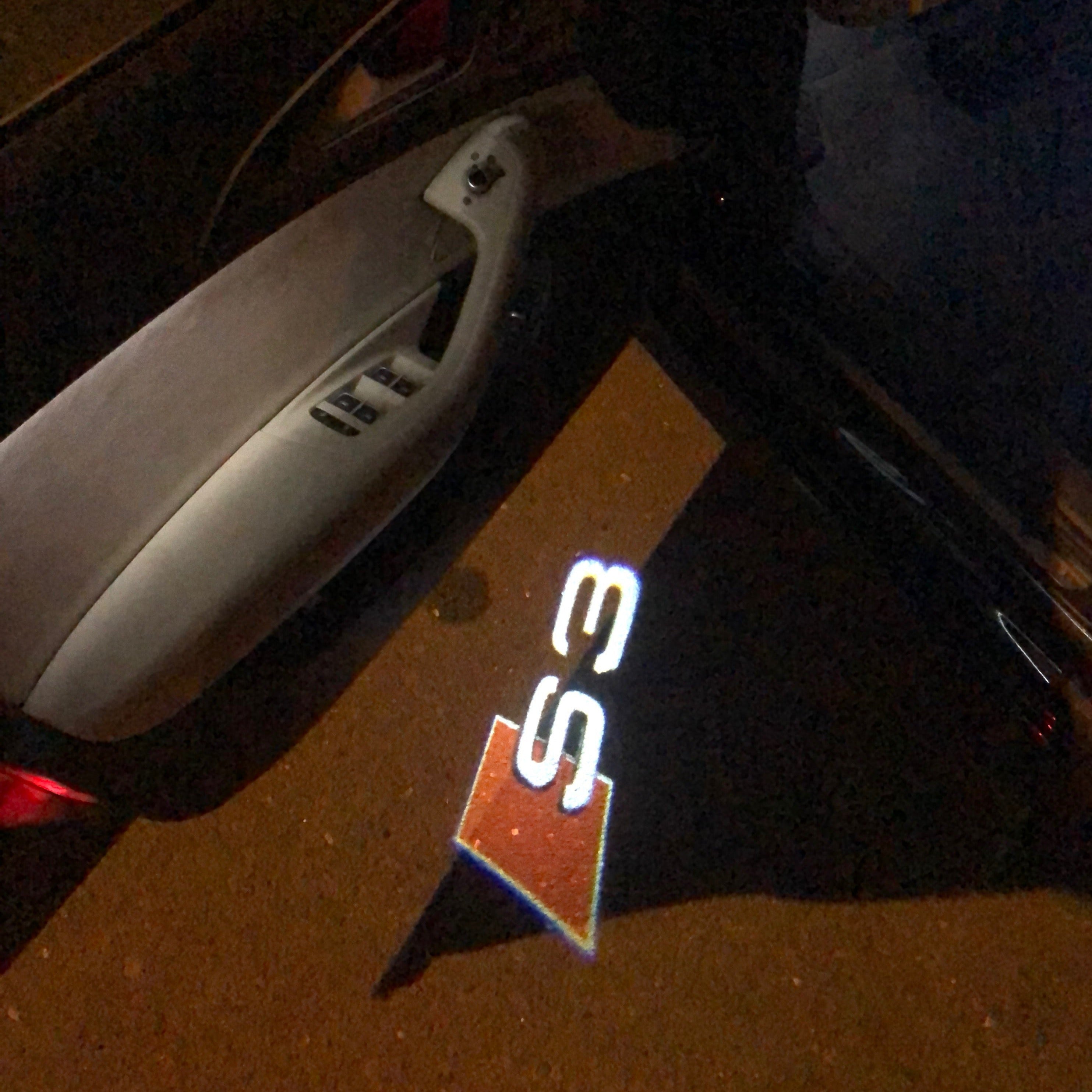 AUDI LOGO PROJECTOT LIGHTS Nr.24 (quantità 1 = 2 Logo Films /2 luci porta)