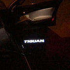 Volkswagen Türleuchten TIGUIAN Logo Nr. 24 (Stück 1 = 2 LOGO FILM / 2 Türleuchten)